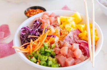 chopsticks-and-poke-bowl